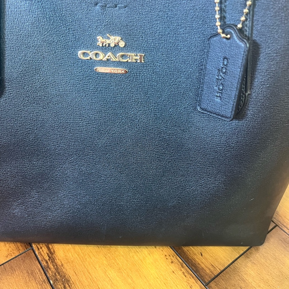 Coach Tote - Picture 3 of 4